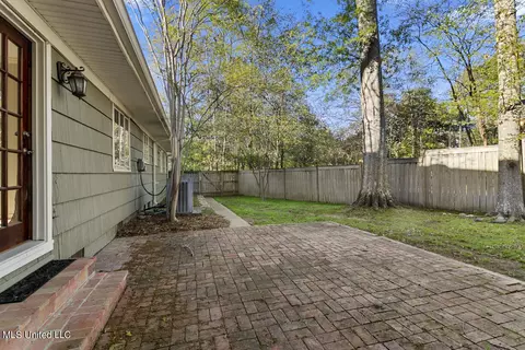 Exterior - 4140 Crestview Dr, Jackson, MS 39211 photo 7 of 9
