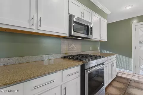 Kitchen - 4140 Crestview Dr, Jackson, MS 39211 photo 1 of 6