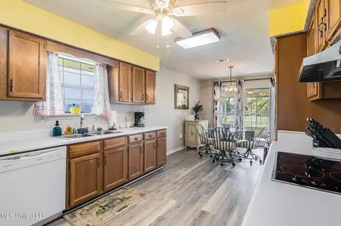 Kitchen - 6840 Hilo St, Diamondhead, MS 39525 photo 2 of 3