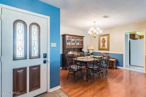 Dining - 6840 Hilo St, Diamondhead, MS 39525 photo 1 of 1