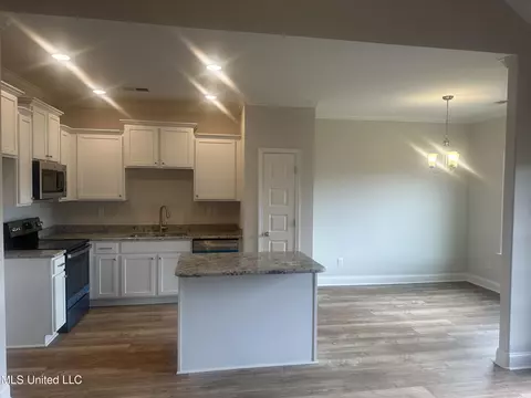Kitchen - 1827 Benton Dr, Hernando, MS 38632 photo 1 of 2