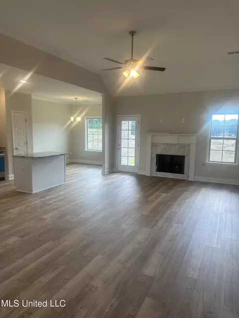 Living - 1827 Benton Dr, Hernando, MS 38632 photo 1 of 1