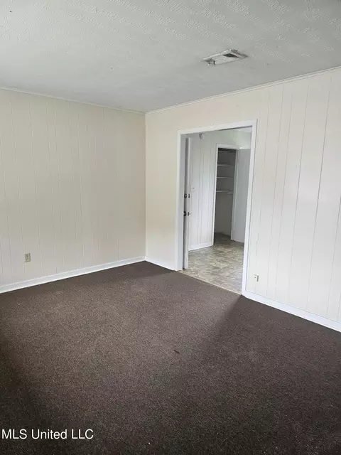 Bedroom - 209 Pineview Dr, Hazlehurst, MS 39083 photo 2 of 3