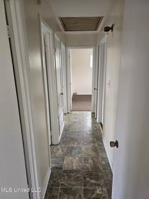 Entry Way - 209 Pineview Dr, Hazlehurst, MS 39083 photo 1 of 1
