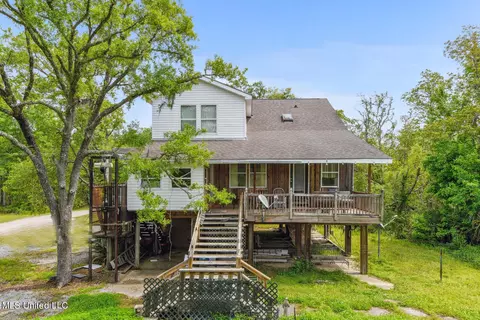 1235 Willow Rdg, Waveland, MS 39576