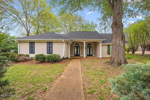 124 Sunnycrest Dr, Ridgeland, MS 39157