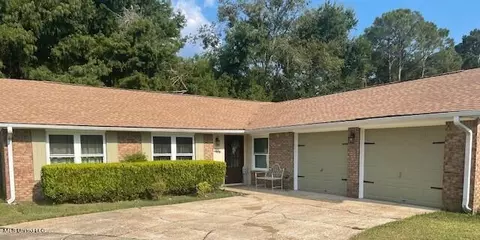 11512 Carondelet St, Gulfport, MS 39503