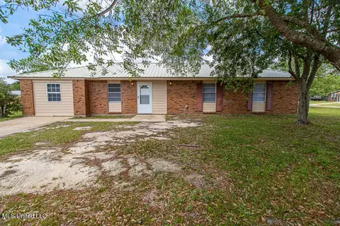 7125 Thornbriar St, Ocean Springs, MS 39564