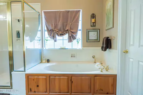 Bath - 9215 Nancy Dr, Biloxi, MS 39532 photo 5 of 5