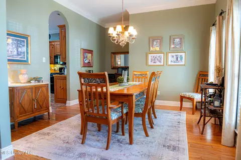 Dining - 9215 Nancy Dr, Biloxi, MS 39532 photo 2 of 4