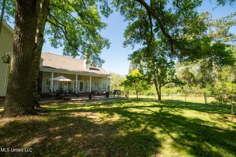 Exterior - 9215 Nancy Dr, Biloxi, MS 39532 photo 4 of 12