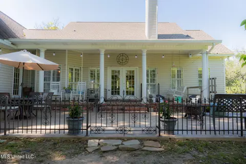 Exterior - 9215 Nancy Dr, Biloxi, MS 39532 photo 12 of 12