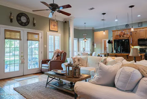 Living - 9215 Nancy Dr, Biloxi, MS 39532 photo 5 of 5