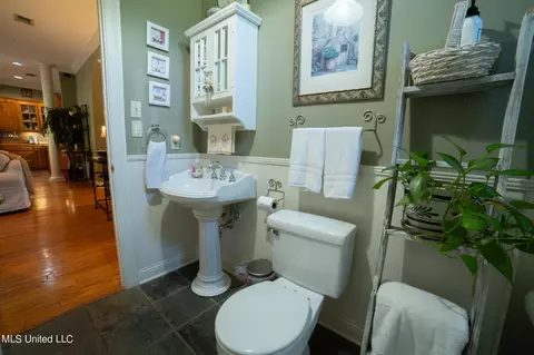 Bath - 9215 Nancy Dr, Biloxi, MS 39532 photo 2 of 5