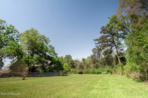 Exterior - 9215 Nancy Dr, Biloxi, MS 39532 photo 3 of 12