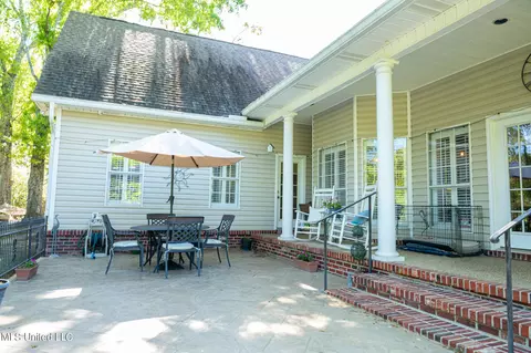 Exterior - 9215 Nancy Dr, Biloxi, MS 39532 photo 9 of 12
