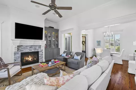 Living - 1010 Sapphire Xing, Flowood, MS 39232 photo 7 of 10