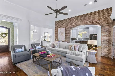 Living - 1010 Sapphire Xing, Flowood, MS 39232 photo 2 of 10