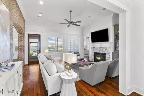 Living - 1010 Sapphire Xing, Flowood, MS 39232 photo 5 of 10
