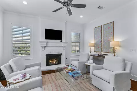 Living - 1010 Sapphire Xing, Flowood, MS 39232 photo 8 of 10