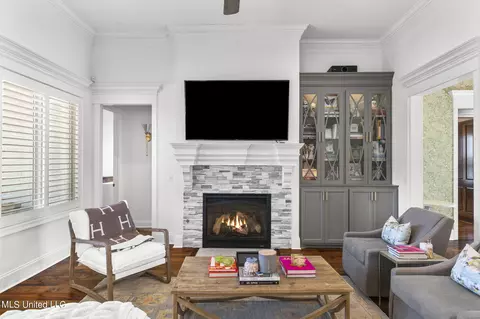 Living - 1010 Sapphire Xing, Flowood, MS 39232 photo 6 of 10