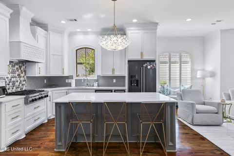 Kitchen - 1010 Sapphire Xing, Flowood, MS 39232 photo 1 of 9