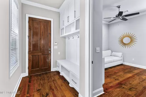 Entry Way - 1010 Sapphire Xing, Flowood, MS 39232 photo 4 of 6