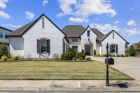 Exterior - 1010 Sapphire Xing, Flowood, MS 39232 photo 2 of 12