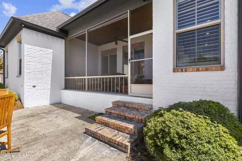 Exterior - 1010 Sapphire Xing, Flowood, MS 39232 photo 6 of 12