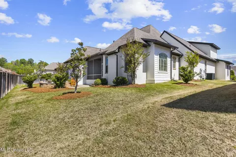 Exterior - 1010 Sapphire Xing, Flowood, MS 39232 photo 11 of 12