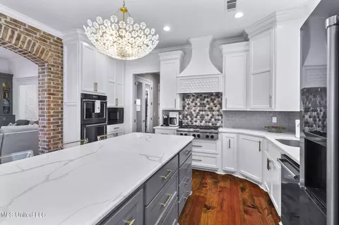 Kitchen - 1010 Sapphire Xing, Flowood, MS 39232 photo 5 of 9