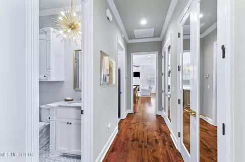 Entry Way - 1010 Sapphire Xing, Flowood, MS 39232 photo 3 of 6