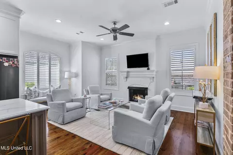 Living - 1010 Sapphire Xing, Flowood, MS 39232 photo 3 of 10