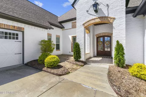 Exterior - 1010 Sapphire Xing, Flowood, MS 39232 photo 3 of 12