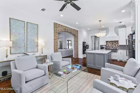 Living - 1010 Sapphire Xing, Flowood, MS 39232 photo 4 of 10