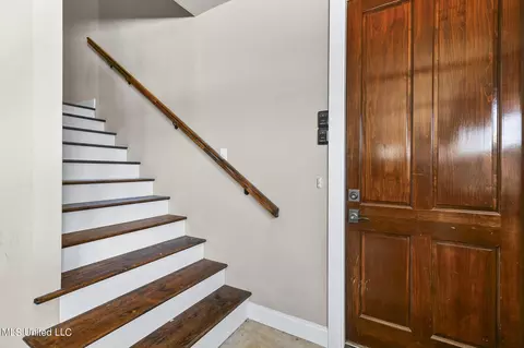 Entry Way - 1010 Sapphire Xing, Flowood, MS 39232 photo 6 of 6