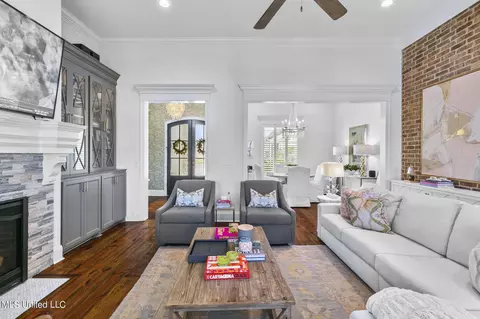 Living - 1010 Sapphire Xing, Flowood, MS 39232 photo 1 of 10