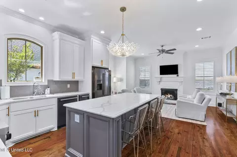 Kitchen - 1010 Sapphire Xing, Flowood, MS 39232 photo 9 of 9