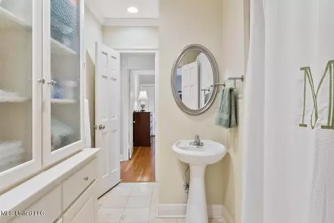 Bath - 1833 Saint Ann St, Jackson, MS 39202 photo 5 of 7