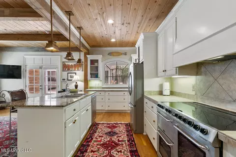 Kitchen - 1833 Saint Ann St, Jackson, MS 39202 photo 2 of 5