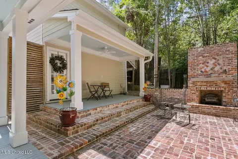 Exterior - 1833 Saint Ann St, Jackson, MS 39202 photo 5 of 7