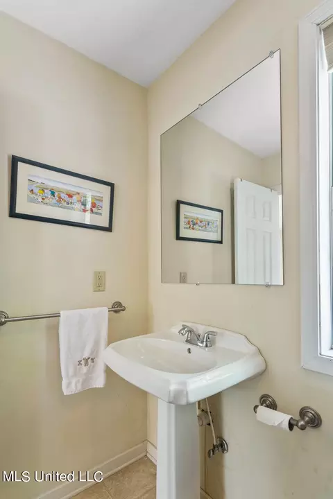 Bath - 1833 Saint Ann St, Jackson, MS 39202 photo 6 of 7