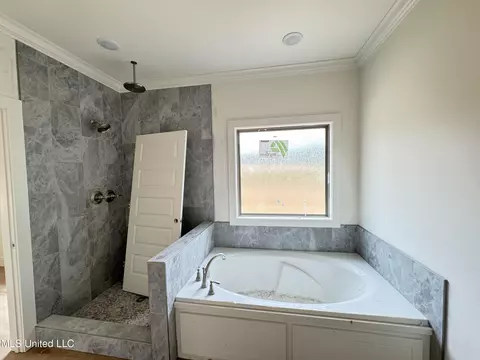 Bath - 985 Mullican Rd, Florence, MS 39073 photo 2 of 3