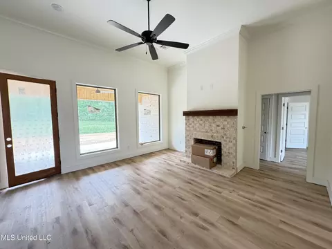 Living - 985 Mullican Rd, Florence, MS 39073 photo 1 of 2