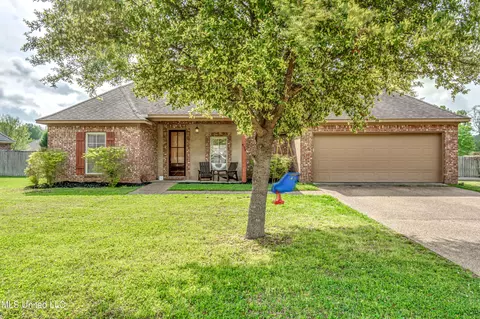 Exterior - 439 Pecan Cir, Brandon, MS 39042 photo 2 of 7