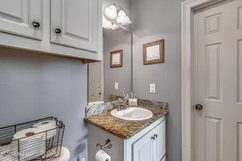 Bath - 439 Pecan Cir, Brandon, MS 39042 photo 1 of 3