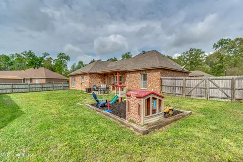 Exterior - 439 Pecan Cir, Brandon, MS 39042 photo 5 of 7