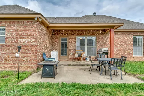 Exterior - 439 Pecan Cir, Brandon, MS 39042 photo 6 of 7