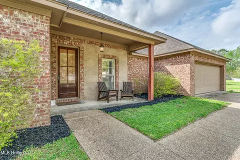 Exterior - 439 Pecan Cir, Brandon, MS 39042 photo 3 of 7