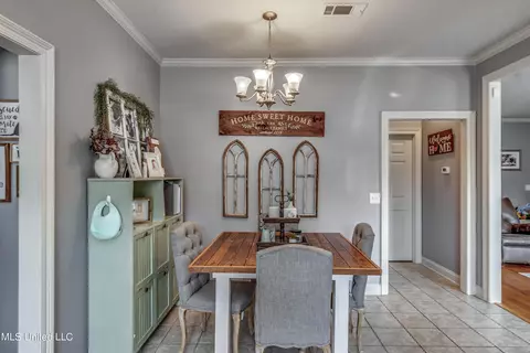 Kitchen - 439 Pecan Cir, Brandon, MS 39042 photo 7 of 7